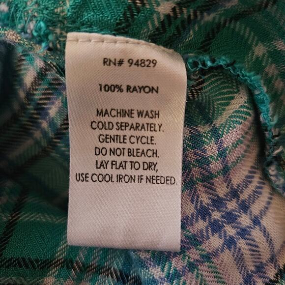 Plaid Button up Flannel Size Small - Picture 4 of 4